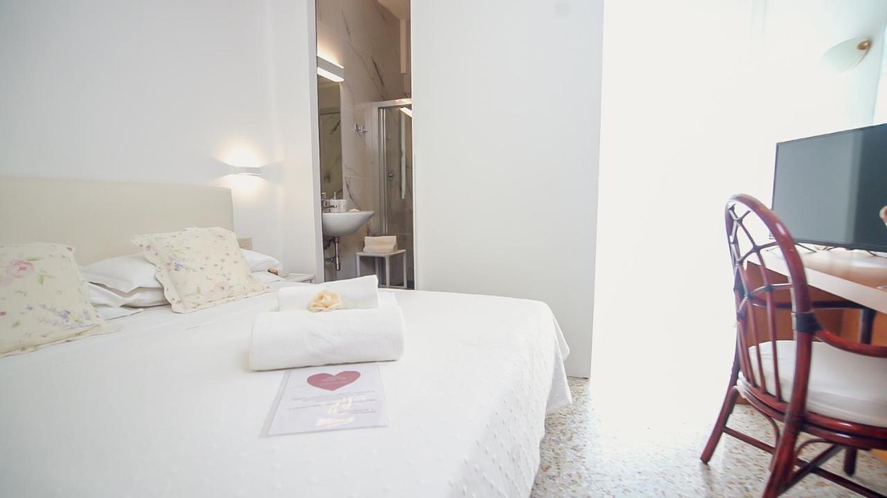Hotel Pinocchio Cattolica Esterno foto