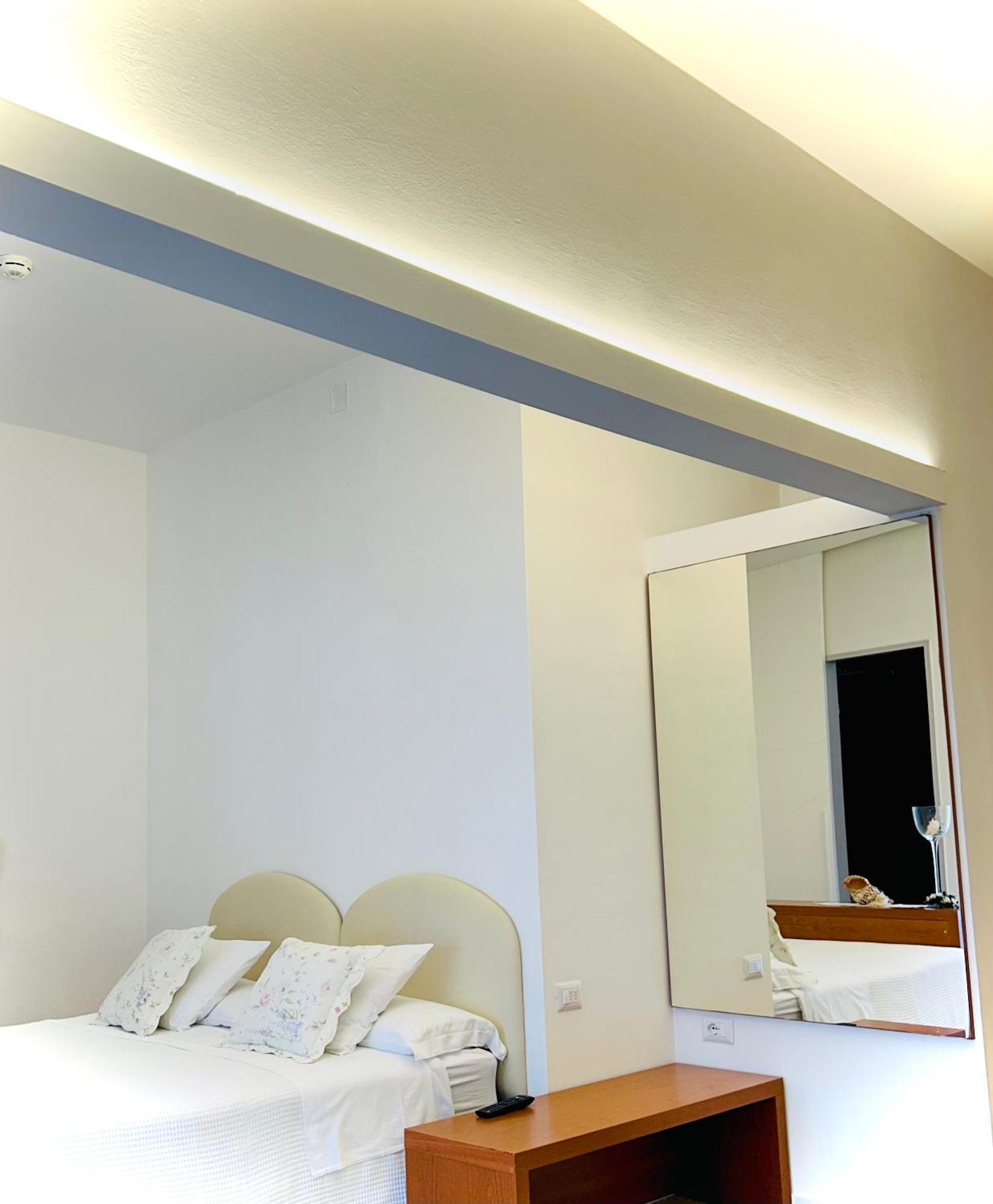 Hotel Pinocchio Cattolica Esterno foto